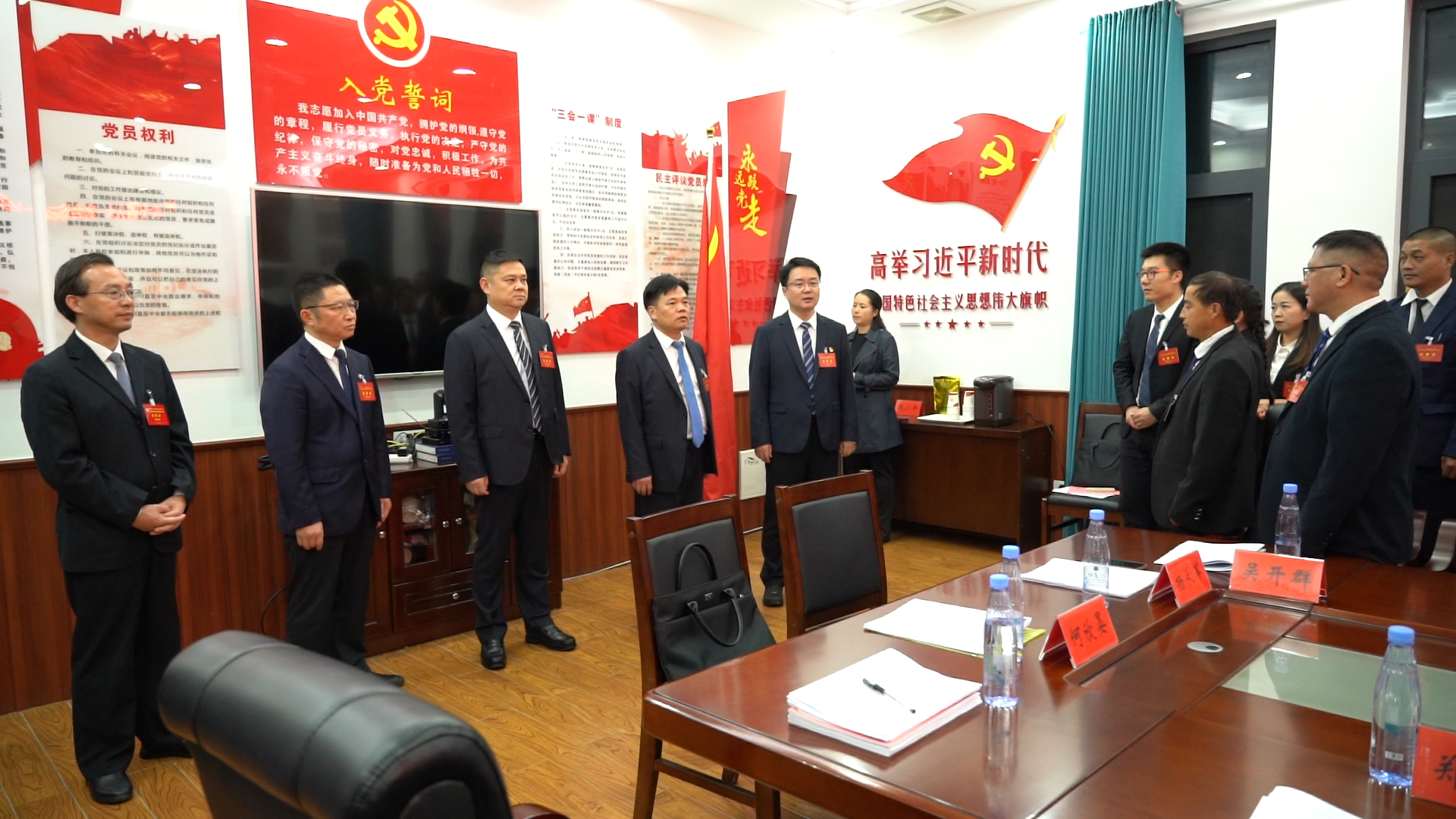 县四大家领导看望慰问县人大代表