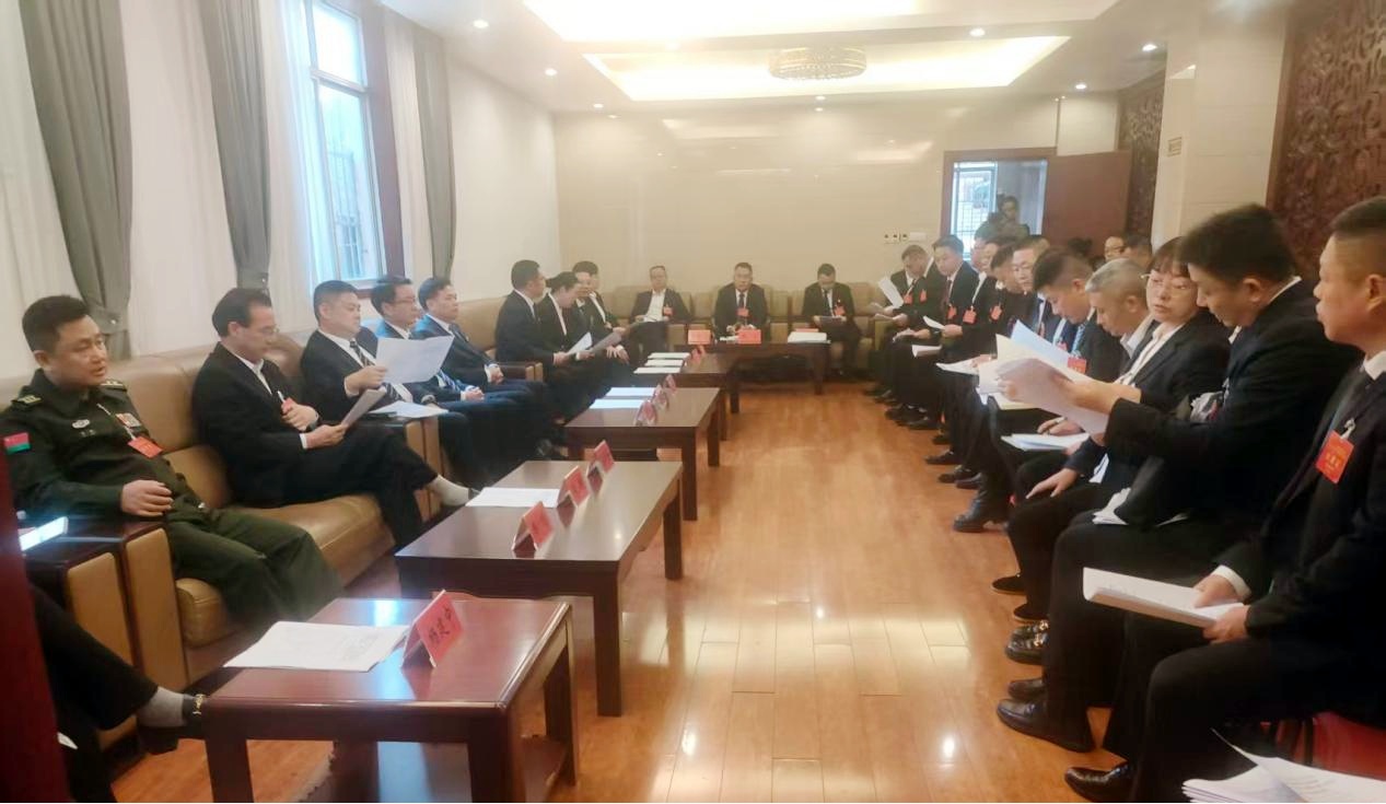 芷江侗族自治县第十届人民代表大会第一次会议主席团第四次会议召开