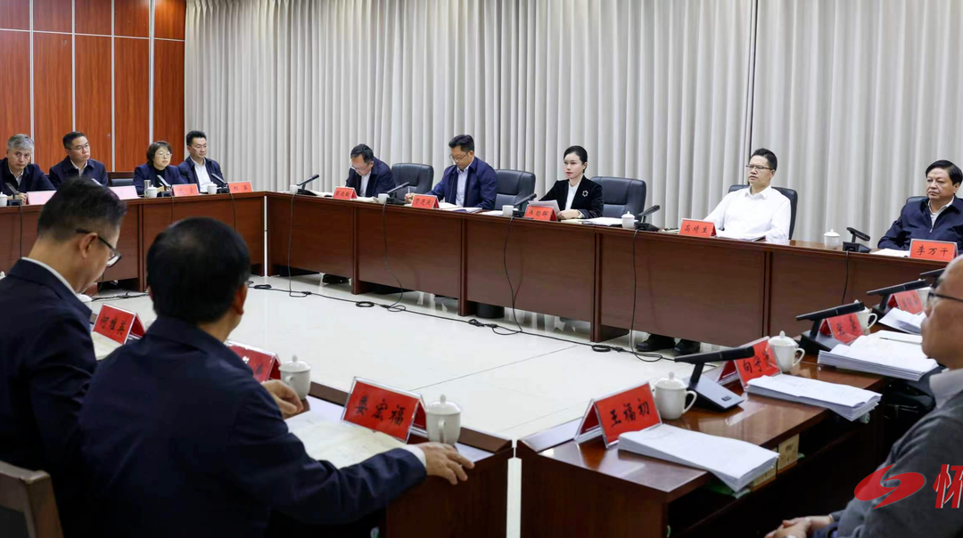 韦朝晖主持市委理论学习中心组（扩大）集体学习